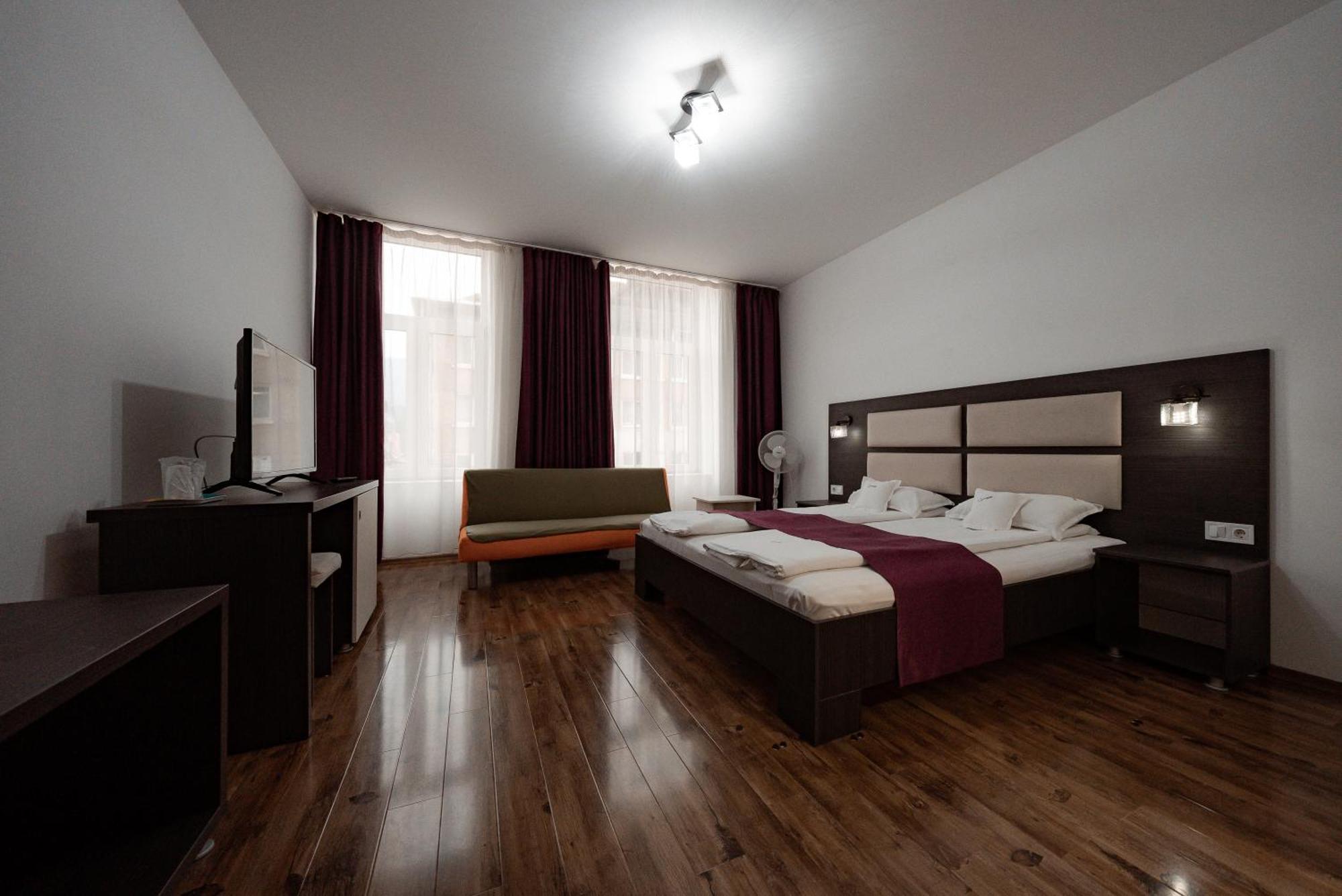Quantum House Hotel Vatra Dornei Exterior photo